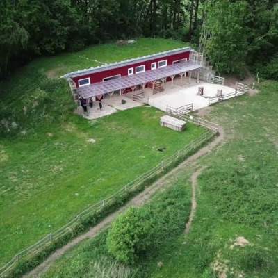 Das Schweineland aus der Vogelperspektive im Land der Tiere, dem veganen Lebenshof zwischen Hamburg, Lüneburg und Berlin