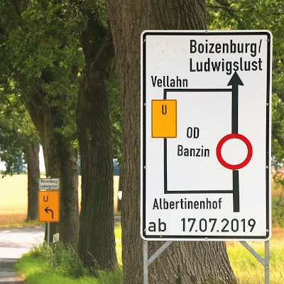 WICHTIGER VERKEHRSHINWEIS für unsere Besucher*innen: Baustelle in der Banziner Ortsmitte