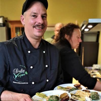 Die Tafel.Runde mit Sean Moxie am 02. Oktober 2021 im Land der Tiere, dem veganen Tierschutzzentrum zwischen Hamburg, Berlin und Lüneburg