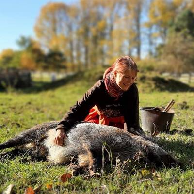 Bundesfreiwillige Lotta im Land der Tiere, dem veganen Tierschutzzentrum zwischen Hamburg, Berlin und Lüneburg